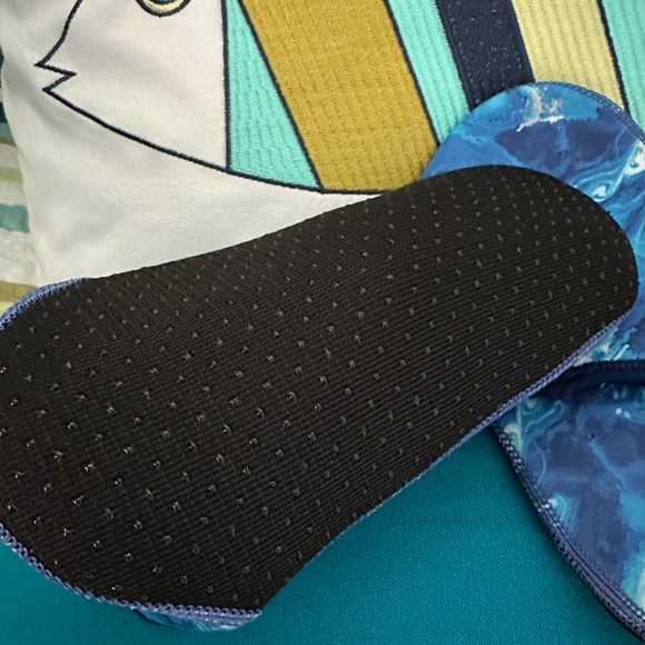 Water Socks Neoprene Beach Booties OMGear Low 3mm Anti-Slip Wetsuit Footwear NWT - Picture 7 of 9